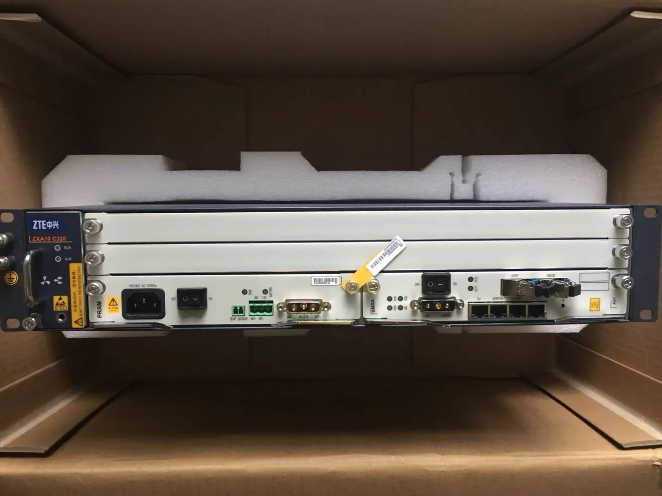 

Переработанный ZTE C320 OLT с 10G версией SMXA/3 GPON или EPON повторная покупка OLT с 8-портовой платой
