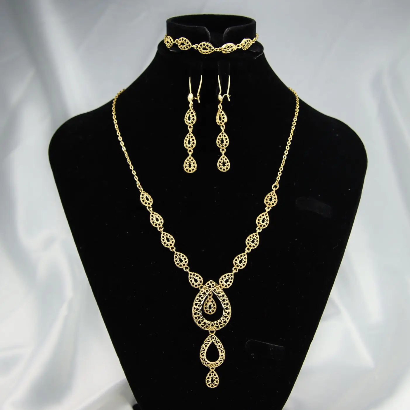 

Italian Vintage Gold Jewelry 21k Gold Plated Tassel Hollow Out Middle East Dubai Full Jewelry Luxury Wedding Party Accessories