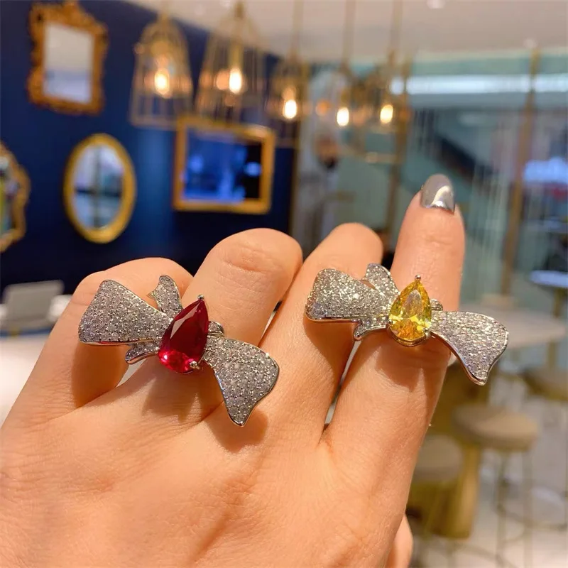Новинка 2022, роскошное серебряное кольцо для женщин, элегантные большие коктейльные кольца с бантом, сверкающий кубической формы циркониевый Свадебные обещающие ювелирные изделия Новинка 2022, роскошное серебряное кольцо для женщин, элегантные большие коктейльные кольца с бантом, сверкающий кубической формы циркониевый Свадебные обещающие ювелирные изделия