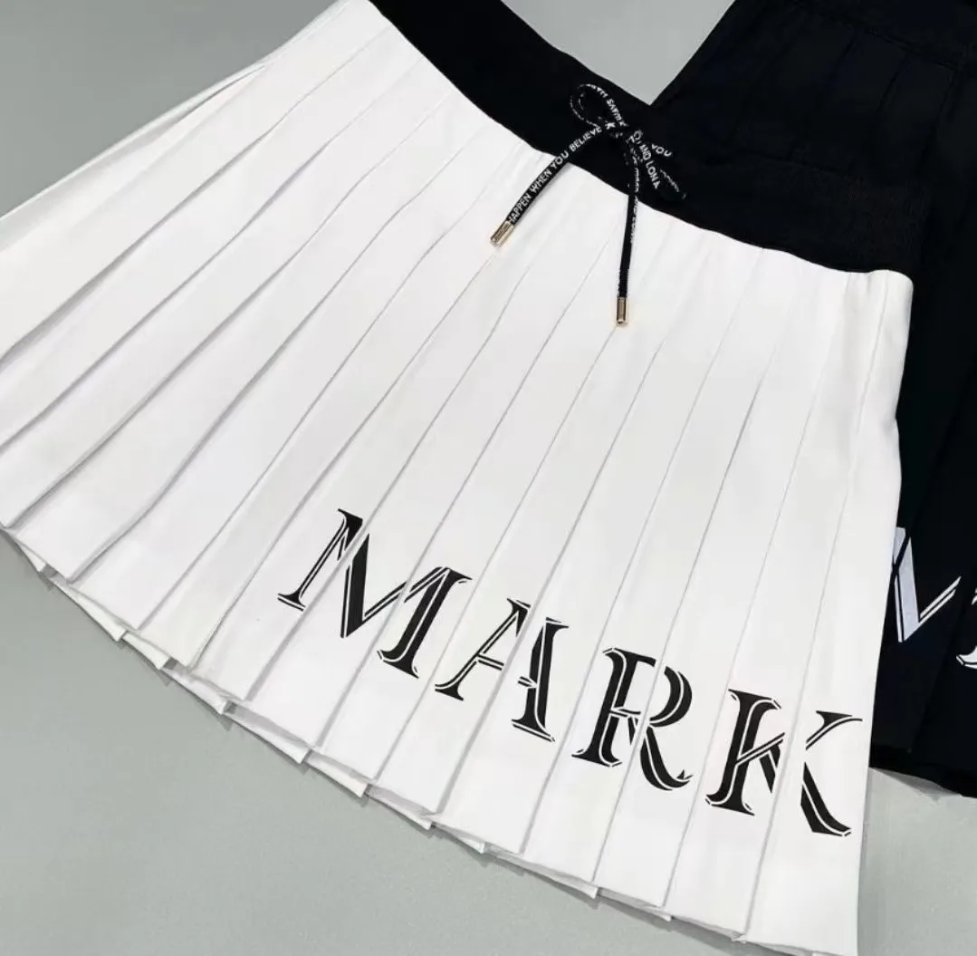 New  Golf Apparel Ladies Casual All-match Fashion Sports Short Skirt Black White Slim Fit Anti-glare Pleat Skirt beautiful lady