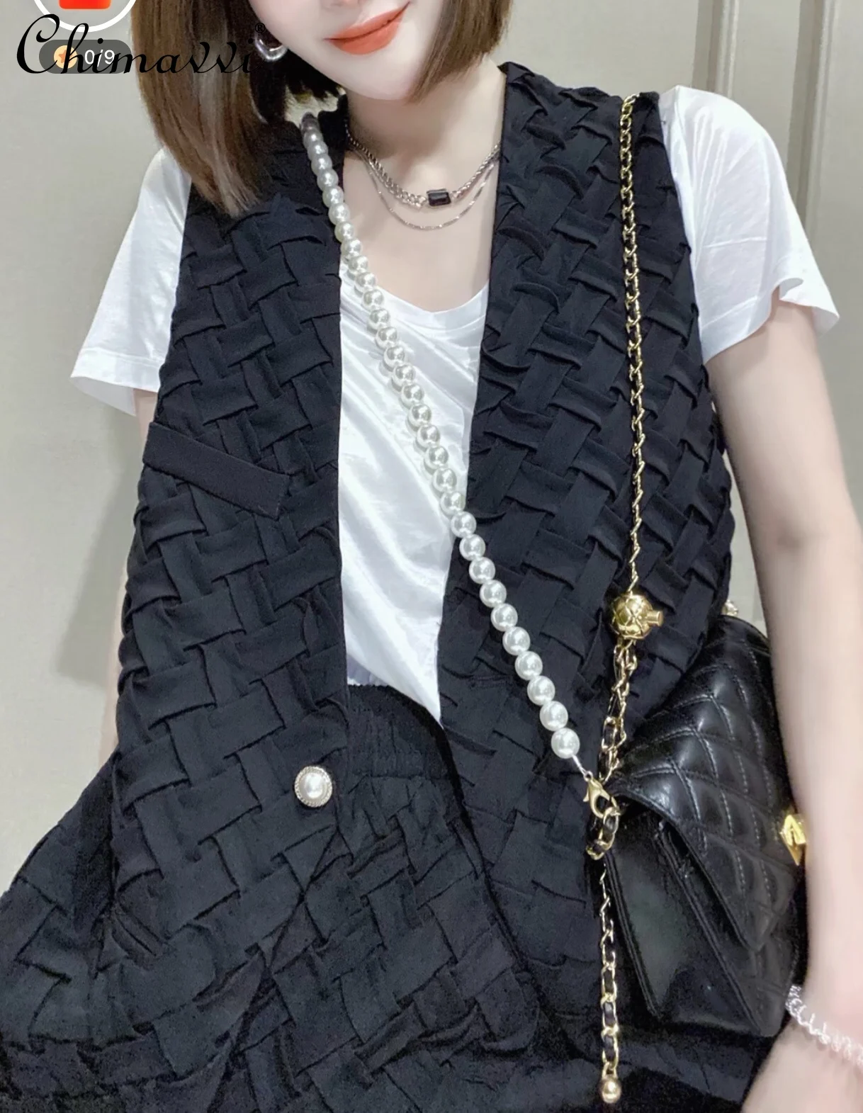 

2022 Autumn Clothes New Korean Style Fashionable V-neck Woven Casual Cool White Vest Wide Leg Shorts Elegant Outfit Women