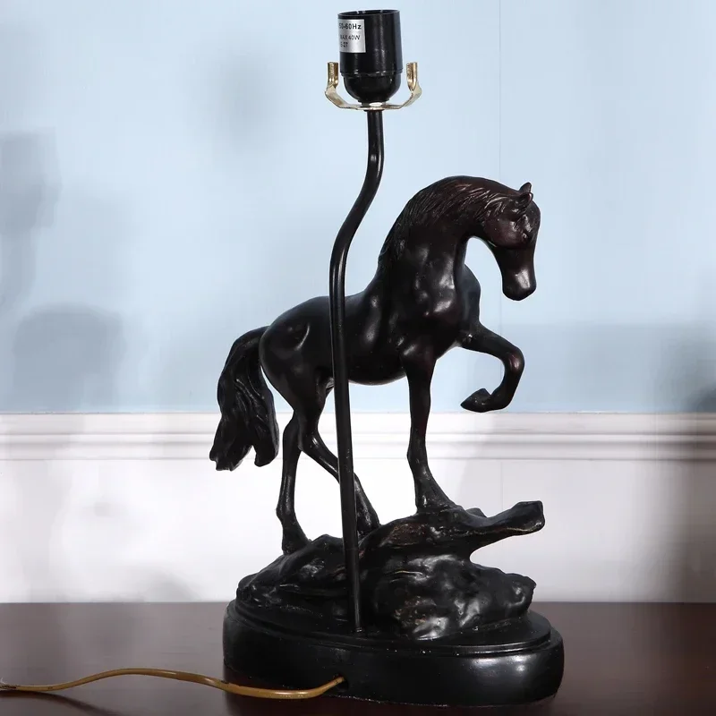 Ретро полимерная настольная лампа dark horse для спальни домашний декор прикроватная