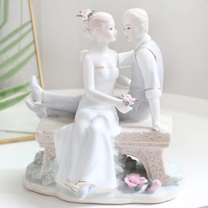 

WU CHEN LONG Ceramic Couples Art Sculpture Porcelain Girl And Boy Figurine Character Statue Craft European Home Decoration R5285