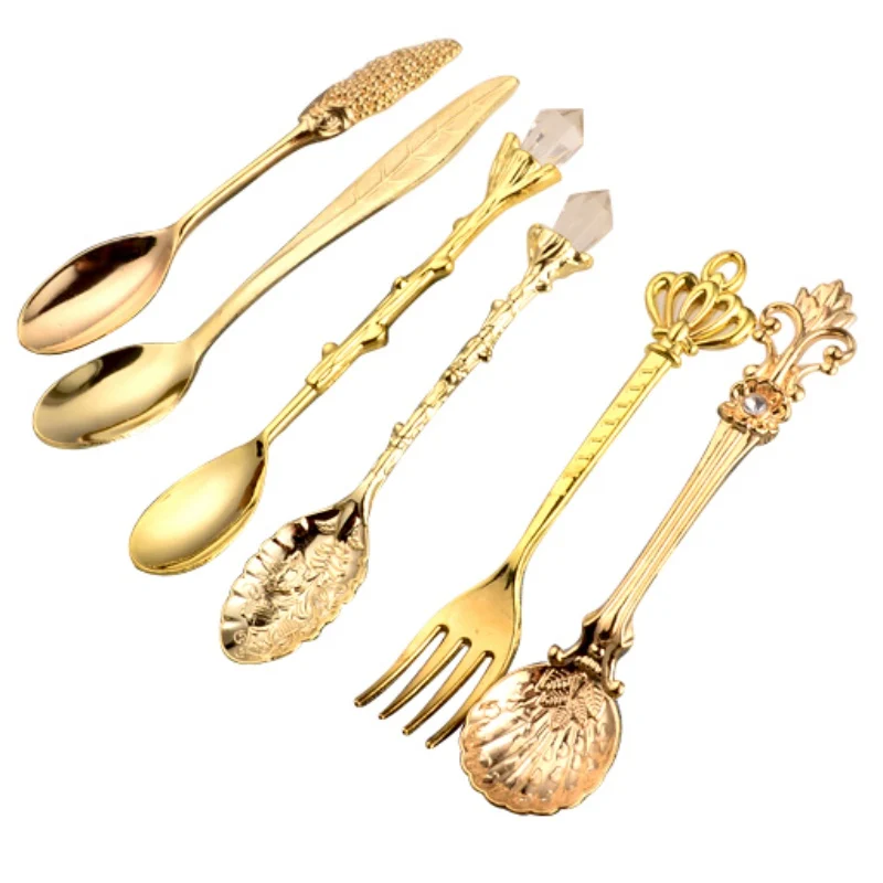 

6Pcs/Set Vintage Spoons Fork Mini Royal Style Metal Gold Carved Coffee Snacks Fruit Prikkers Dessert Fork Kitchen Tool Teaspoon