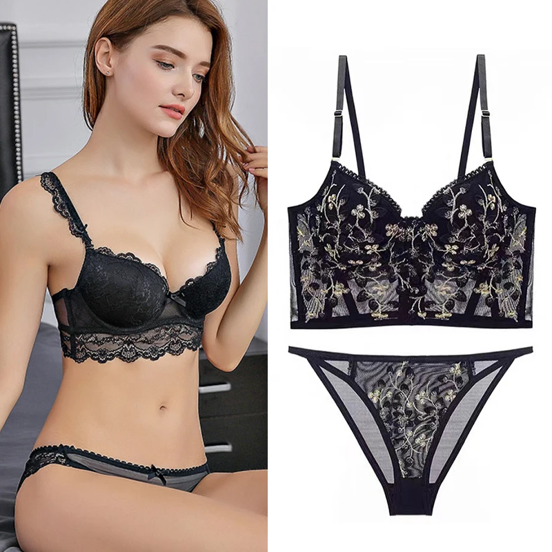 Комплект женского кружевного нижнего белья с чашкой пуш-ап 3/4 |