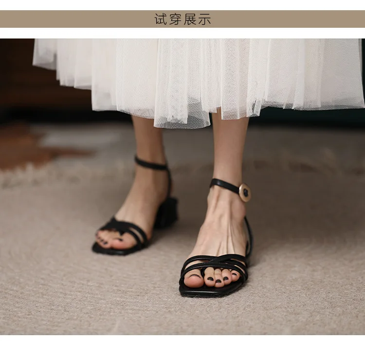 

Босоножки женские кожаные на низком каблуке, удобные сандалии с открытым носком, с ремешком и пряжкой, бежевые, черные, лето 2022