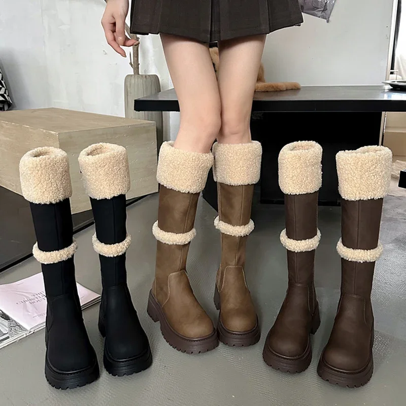 Высокие сапоги на плоской подошве. Женские ботинки меху. Новые дизайнерские