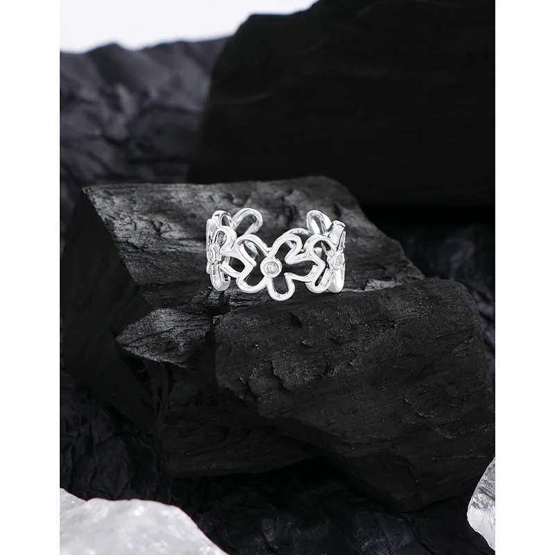 Серебряное кольцо La Monada 925 пробы минималистичное регулируемое с цветком для