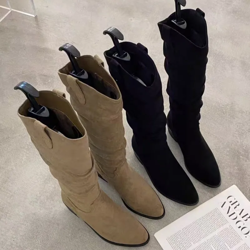 Замшевые женские зимние высокие сапоги на среднем каблуке модные туфли до