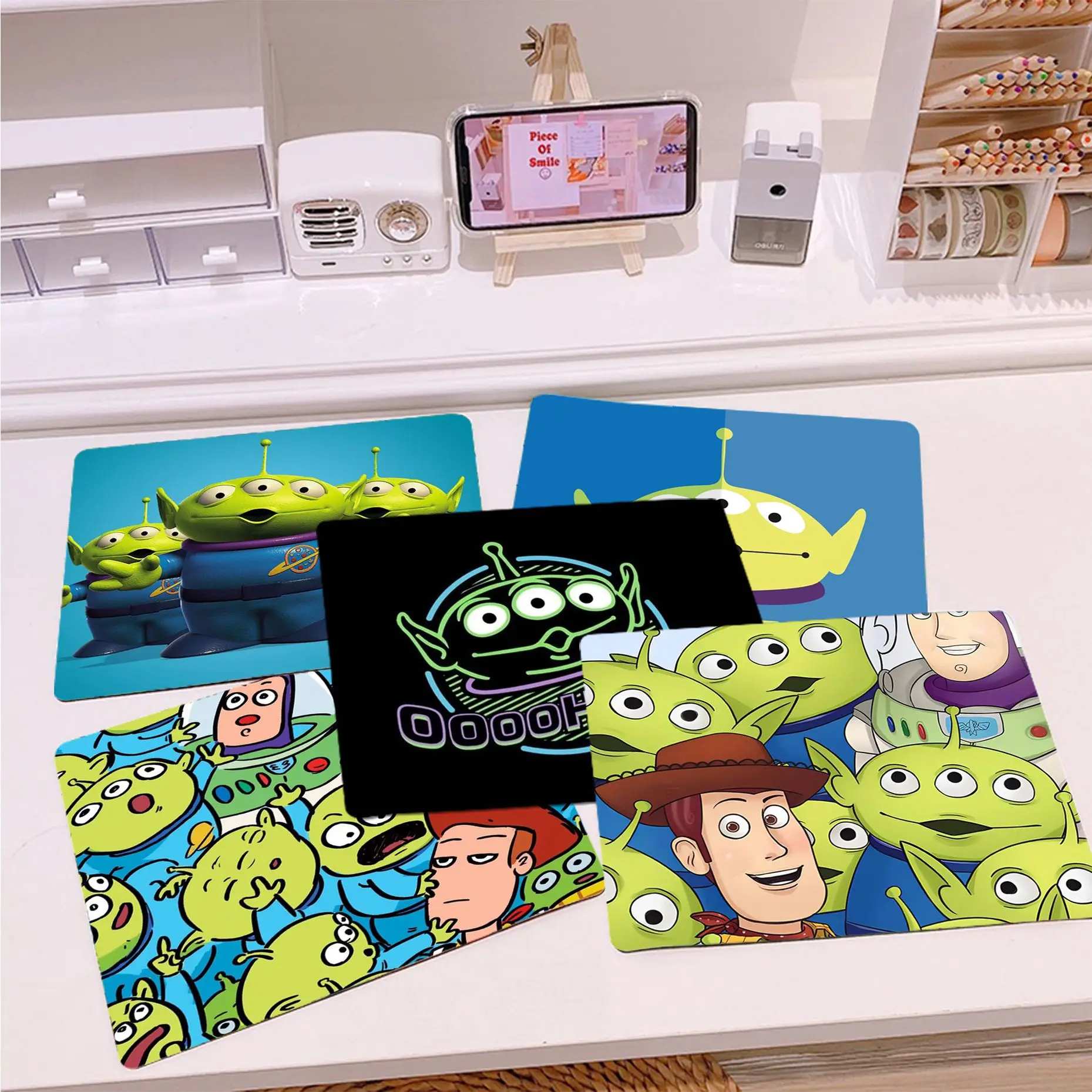 

Disney Toy Story Alien Custom Skin Office Desk Mat Table Keyboard Big Mouse Pad Laptop Cushion Non-slip for PC Gamer Mousemat