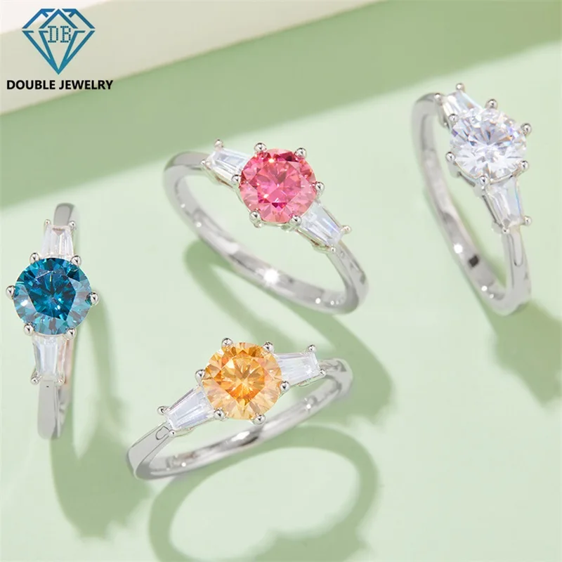 Кольцо из серебра 925 пробы с муассанитом и бриллиантами