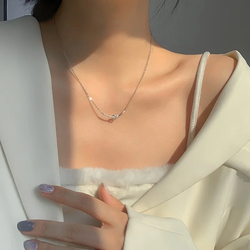 

Цепочка с кулоном в виде узла с кристаллами циркона