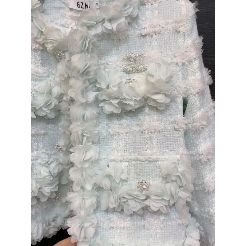 Рисунок 6 - Женское короткое пальто в клетку