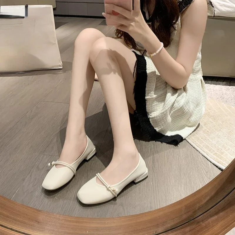 Лаковые кожаные женские туфли на высоком каблуке с квадратным носком новинка 2023