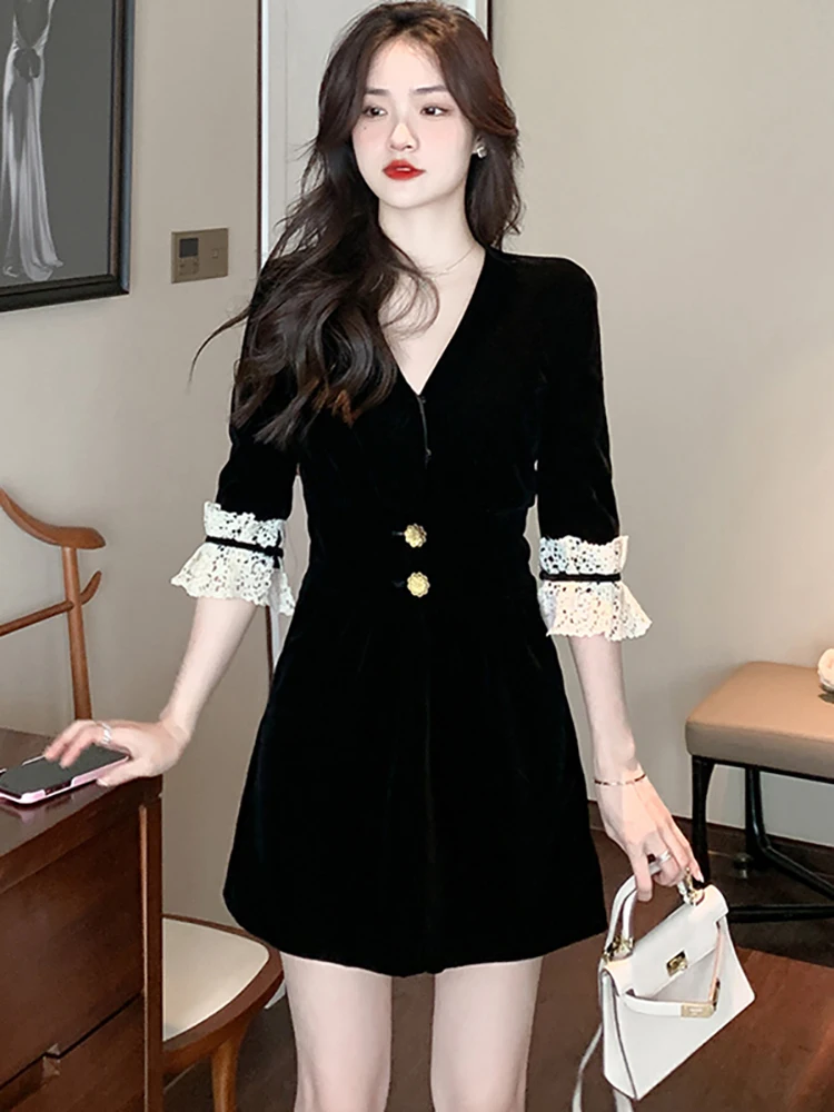 

Весеннее бархатное шикарное кружевное мини-платье с расширяющимся книзу рукавом 2023 корейское винтажное черное платье Хепберн Женские Элегантные Роскошные ночные платья из искусственной кожи