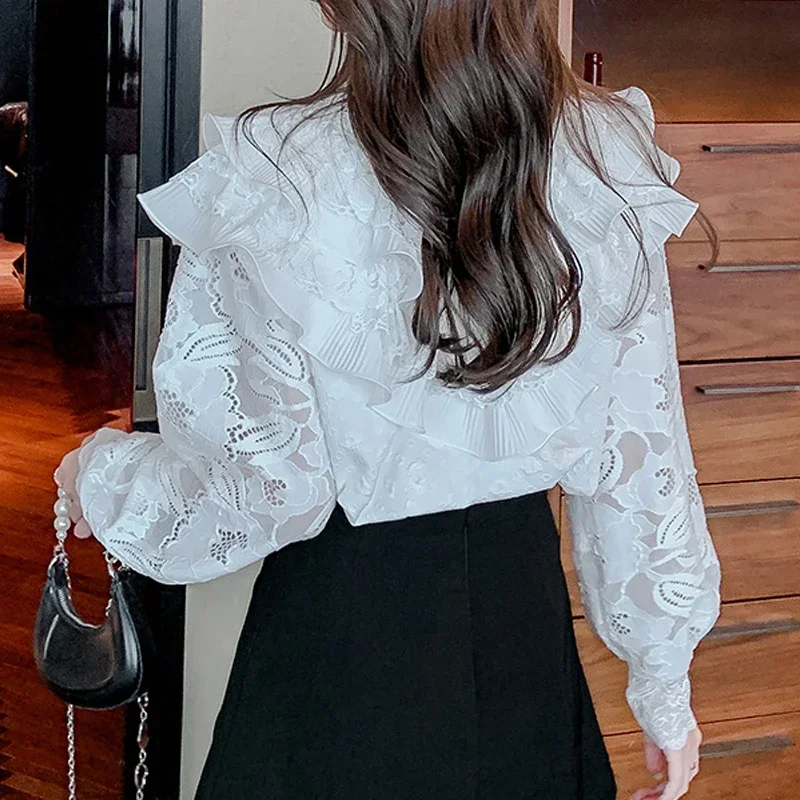 Женская кружевная блузка с рюшами