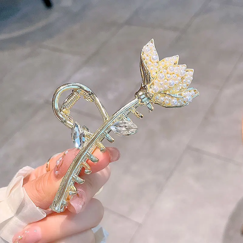 

2022 New Pearl Flower Clip Female Large Korean Elegant Hair Clip Shark Clip Hair Clip Girl Hair Accessories Headwear