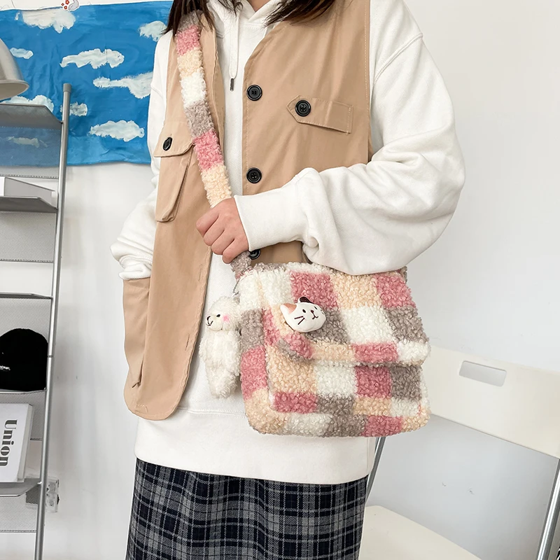 

Women Checked Plaid Plush Shoulder Bag Ladies Casual Small Cute Crossbody Bag Messenger Bags Girls Zipper Purse