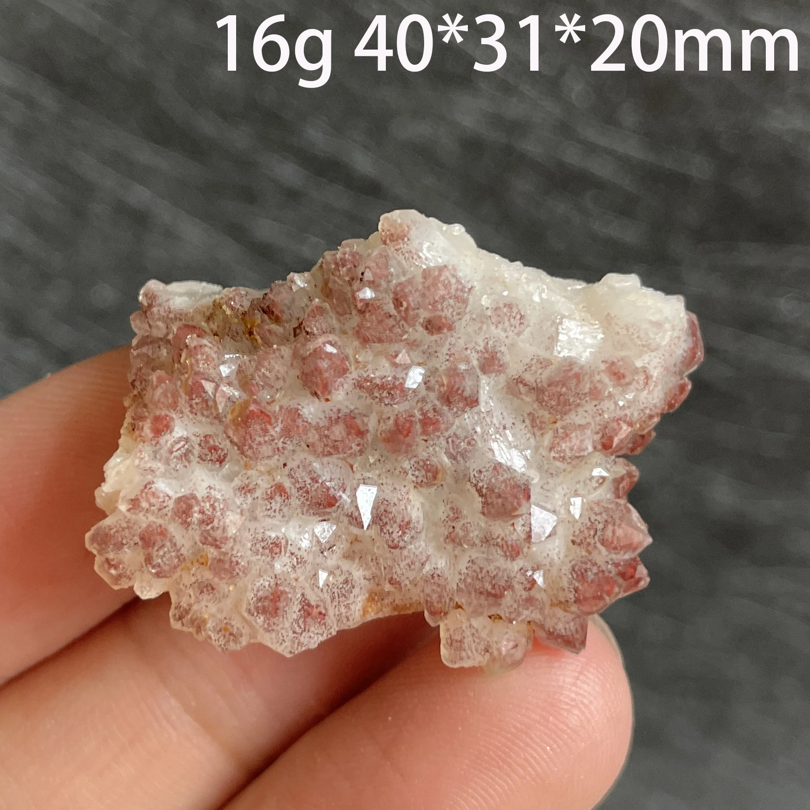 

Красный кристал кварц кластер