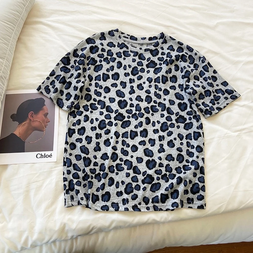 

Модная Голубая леопардовая трикотажная футболка в западном стиле с коротким рукавом женская летняя новая тонкая модная футболка