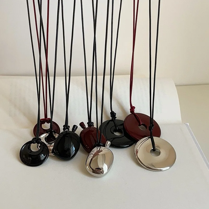  Ins Peace Пряжка Бутылка для воды Черная кожаная веревка Длинное ожерелье Женское