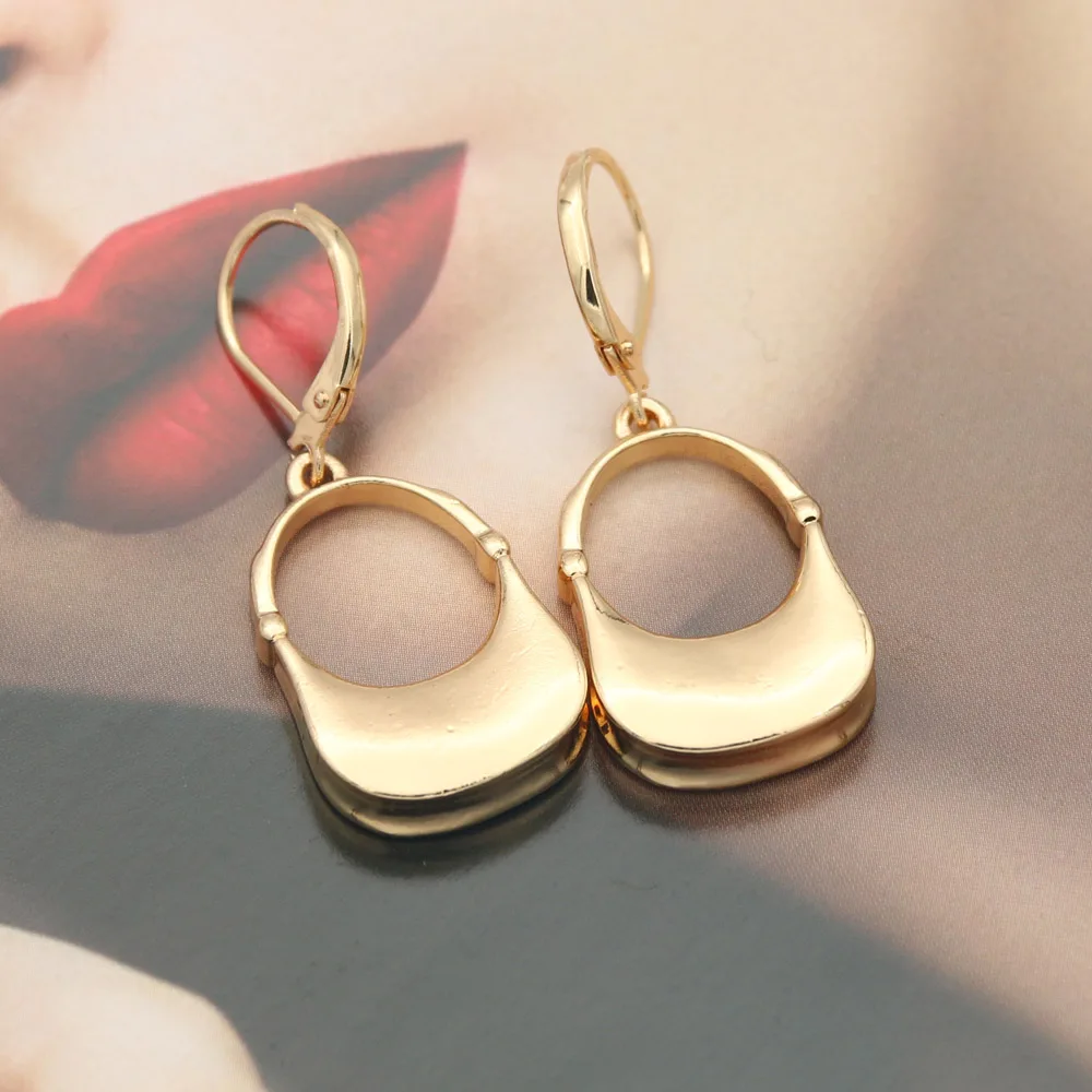 

Новые простые модные глянцевые металлические серьги-сумки с гравировкой букв, роскошные подсветильник щие ко всему Висячие серьги для женщ...