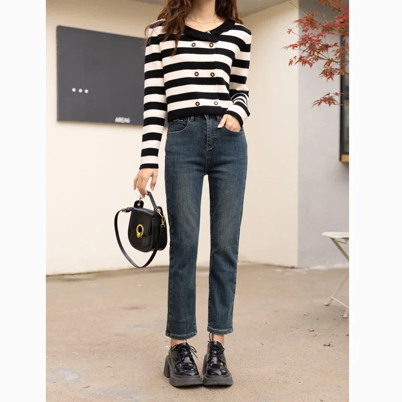 

MISHOW Fleece Straight Jeans Women 2022 Autumn Winter Thicken High Waist Denim Pants Korean Fashion Clothing Female MXB45K0698