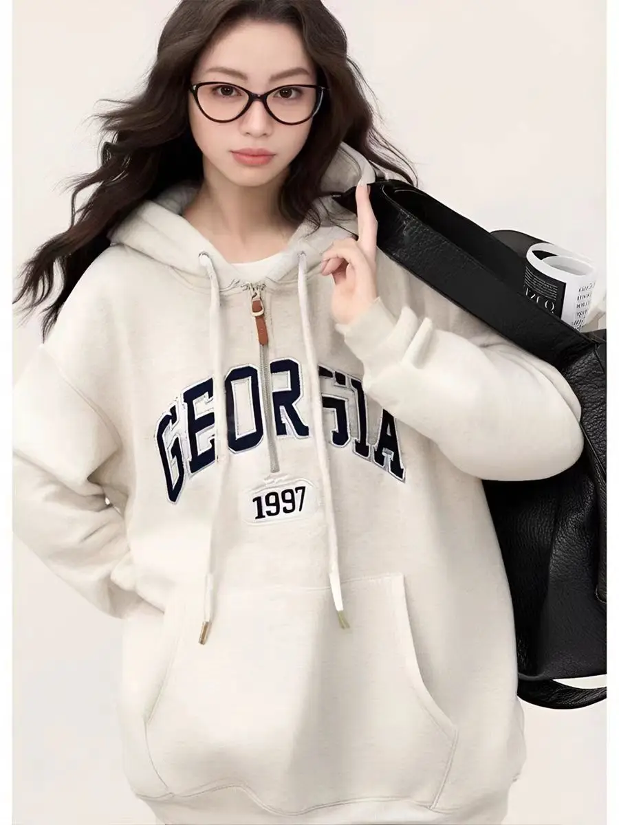 Светло-серая толстовка с вышивкой в американском стиле ретро бархатная зимняя