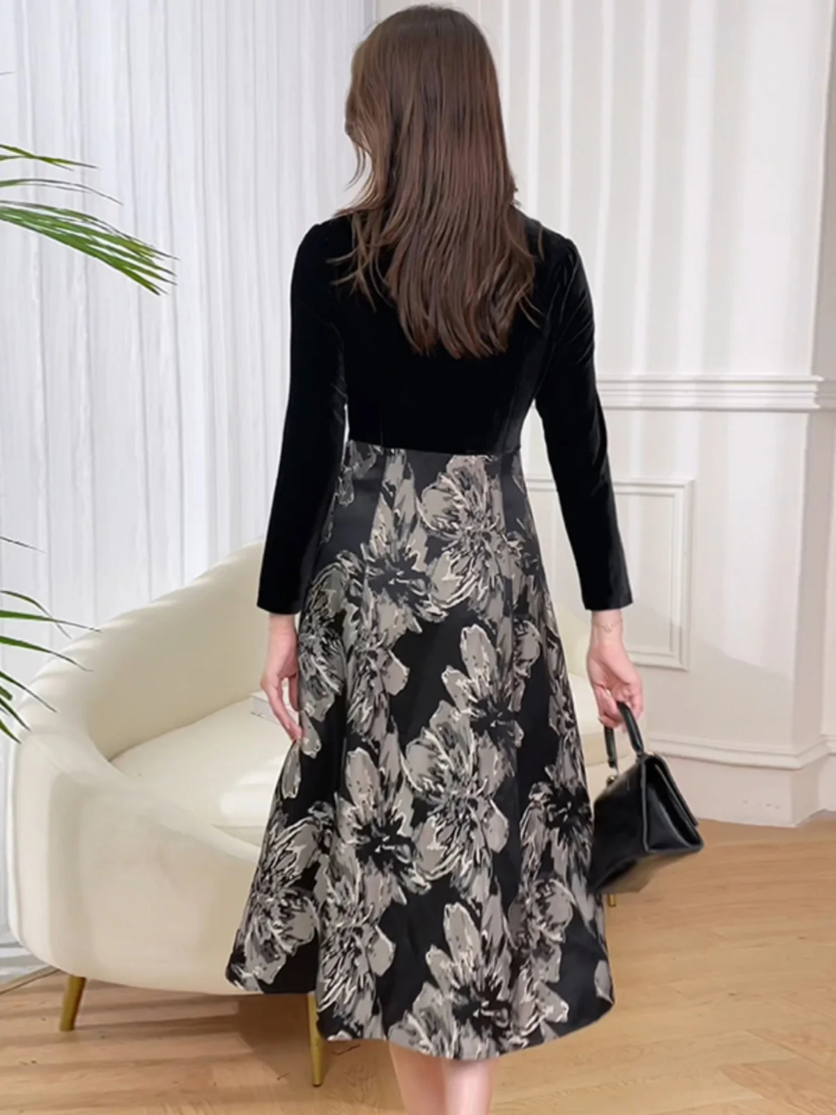 2024 Ранняя весна Цветное платье Женское с длинными рукавами Искусственное