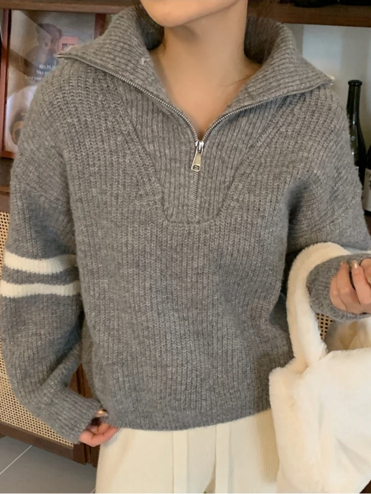 Рисунок 3 - Женский трикотажный свитер на молнии