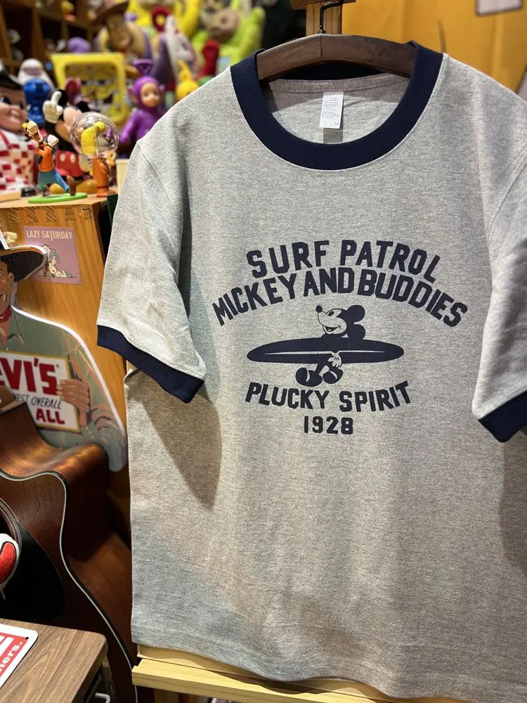Фото Винтажная футболка с принтом Микки Мауса Surf Patrol для мужчин и женщин, серая/темно-синяя футболка с контрастными вставками, принт Plucky Spirit 1928, повседневная уличная одежда, топы №2