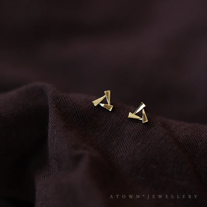 

Женские золотые серьги 14 к, Геометрическая вращающаяся треугольная крутая ветра в Корейском стиле