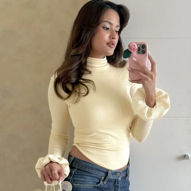 Женский трикотажный пуловер с высоким воротником и длинным рукавом