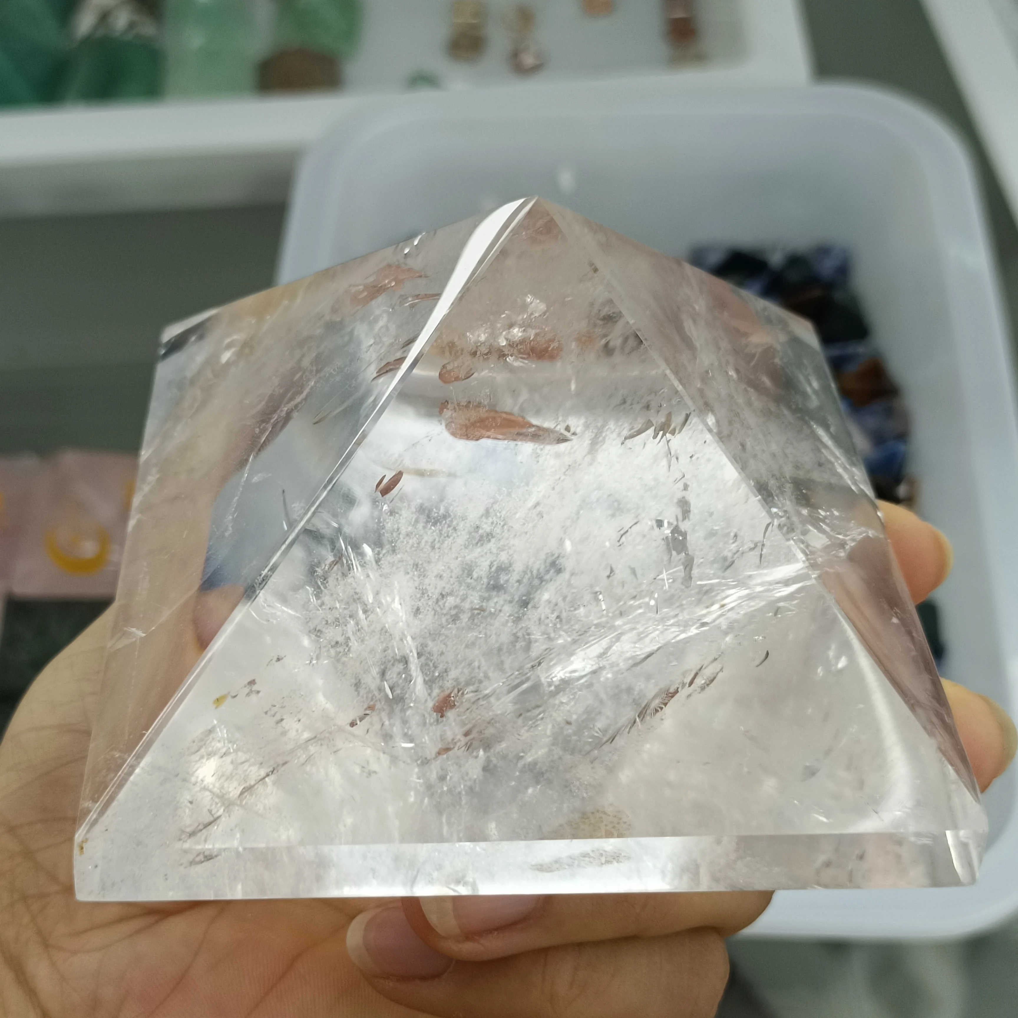 

Natural Transparent White Crystal Hand Carved Pyramid Energy Healing Home Office Decoration Craft Gift Meditation Yoga