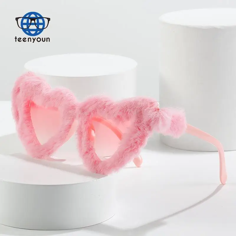 

Teenyoun New Plush Punk Love Gradient Pink Funny Heart Sunglasses Sun Glasses