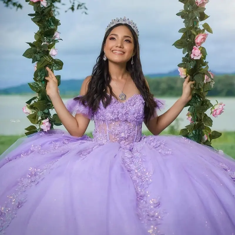 Лавандовые блестящие платья Quinceanera с открытыми плечами без бретелек тюлевые