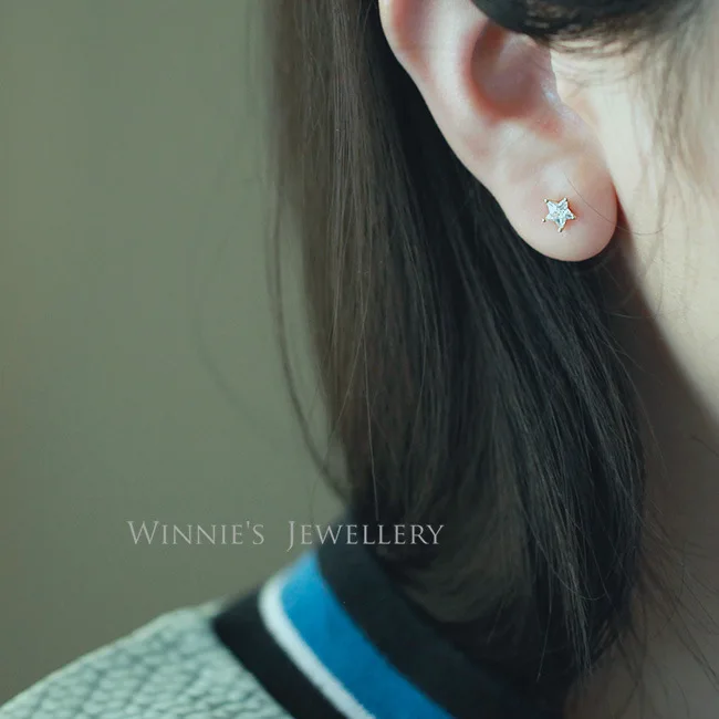 Женские серьги-гвоздики из серебра 925 пробы с фианитом