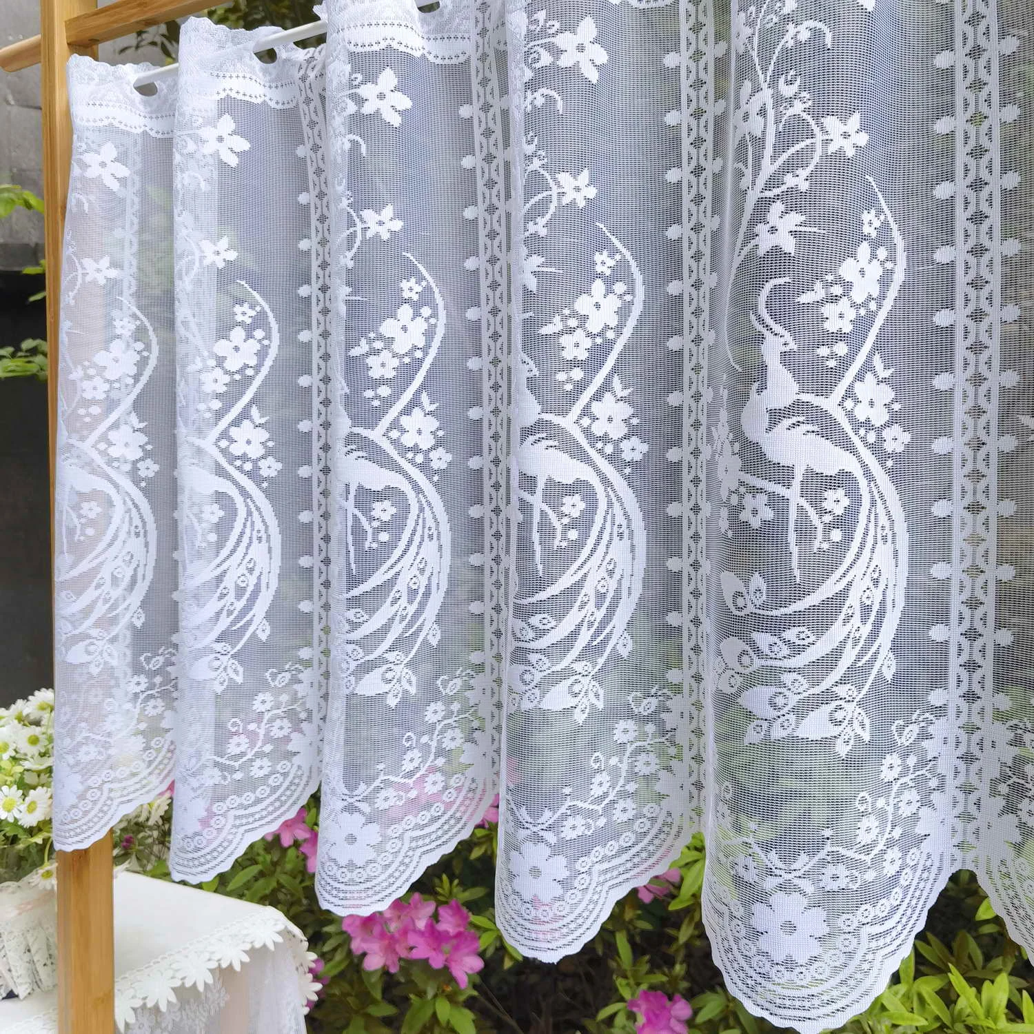 Короткие шторы Black Ant белые просвечивающиеся