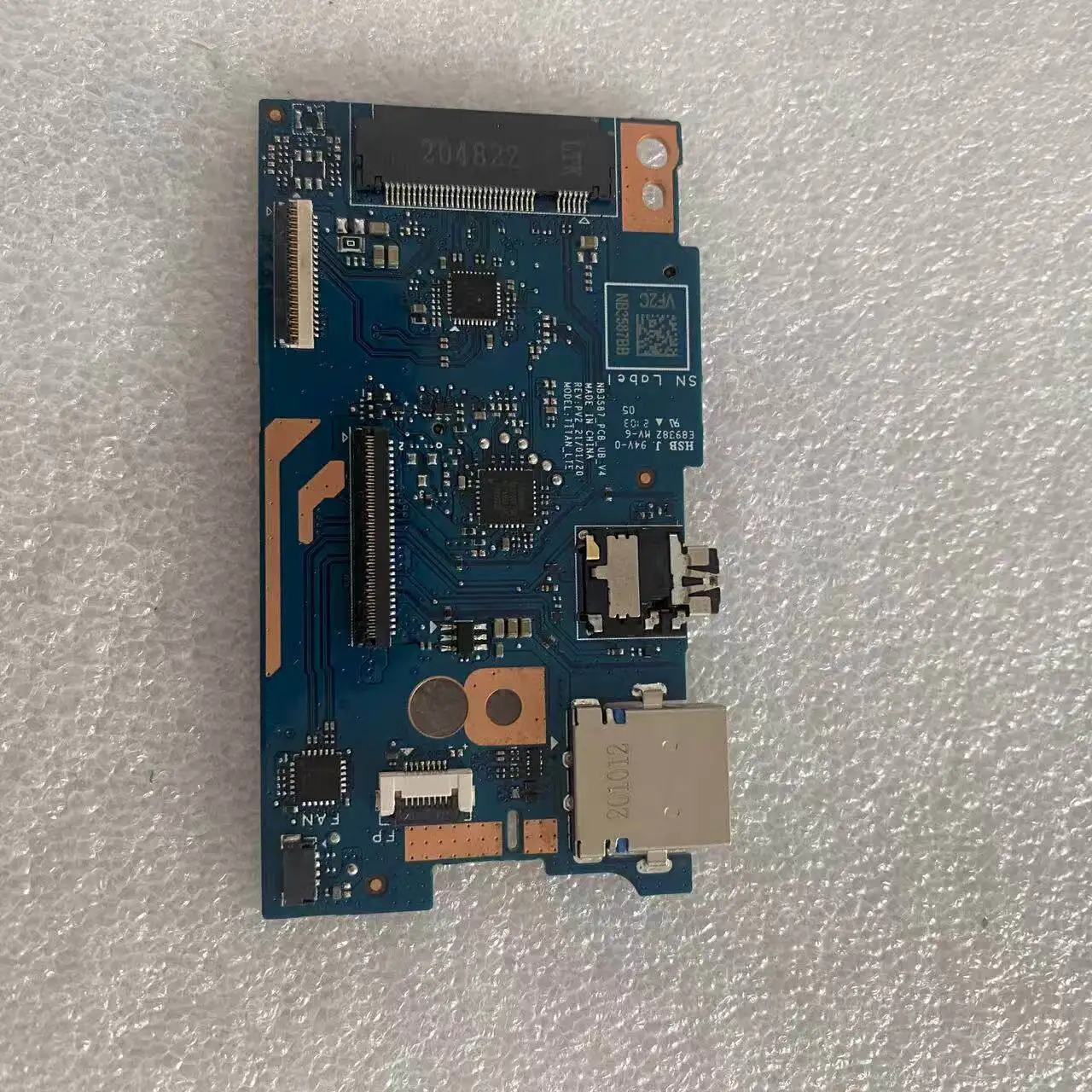 Фото Для Samsung NP750XED 750TDA XDZ NT760XDA: ось экрана, маленькая плата, динамик, кабель камеры. №1