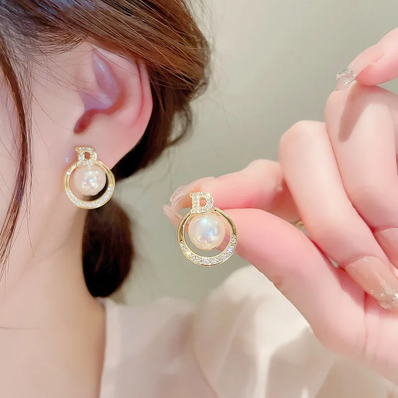 

Korean version electroplated silver needle zircon letter mermaid Ji pearl earrings French high-end sense simple earrings