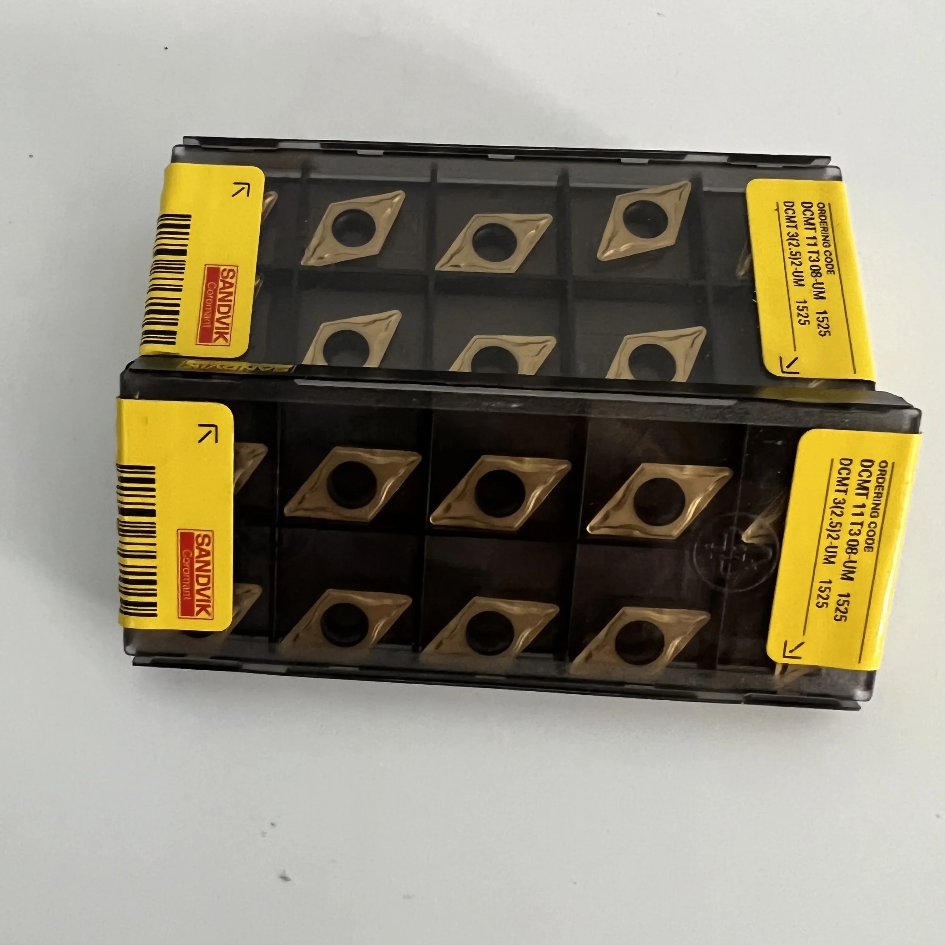 Лезвие из сплава DCMT 11T308-UM 1525