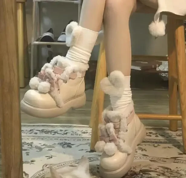 Милые бежевые утепленные ботильоны для девочек на меху с перекрестной завязкой