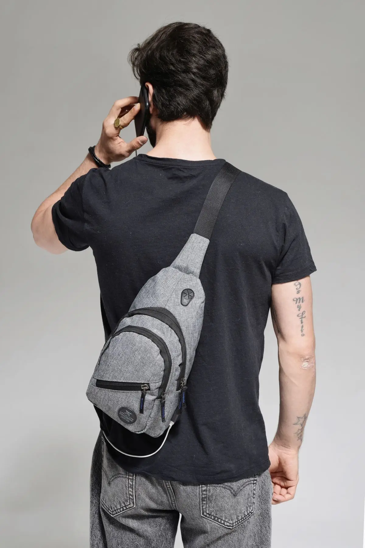 

Smart Grey Men's Chest Bag With Usb Connection Soft Purse Charging Slot and 3 Slots Bag Zipper Adjustable Strap High quality