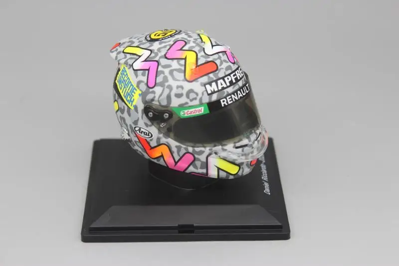 

F1 формула One гоночная модель Arai Helmet 1:5 Рикардо RS20 Rena * ulт команда 2020