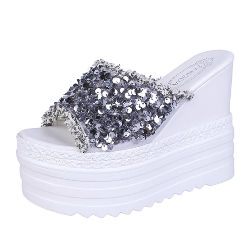 Summer 2020 Peep Toe Sequins Fringe Hem Wedge Heeled Slippers Bling Platform Slides Fashion Casual Outdoor Sandals Ladies Shoes