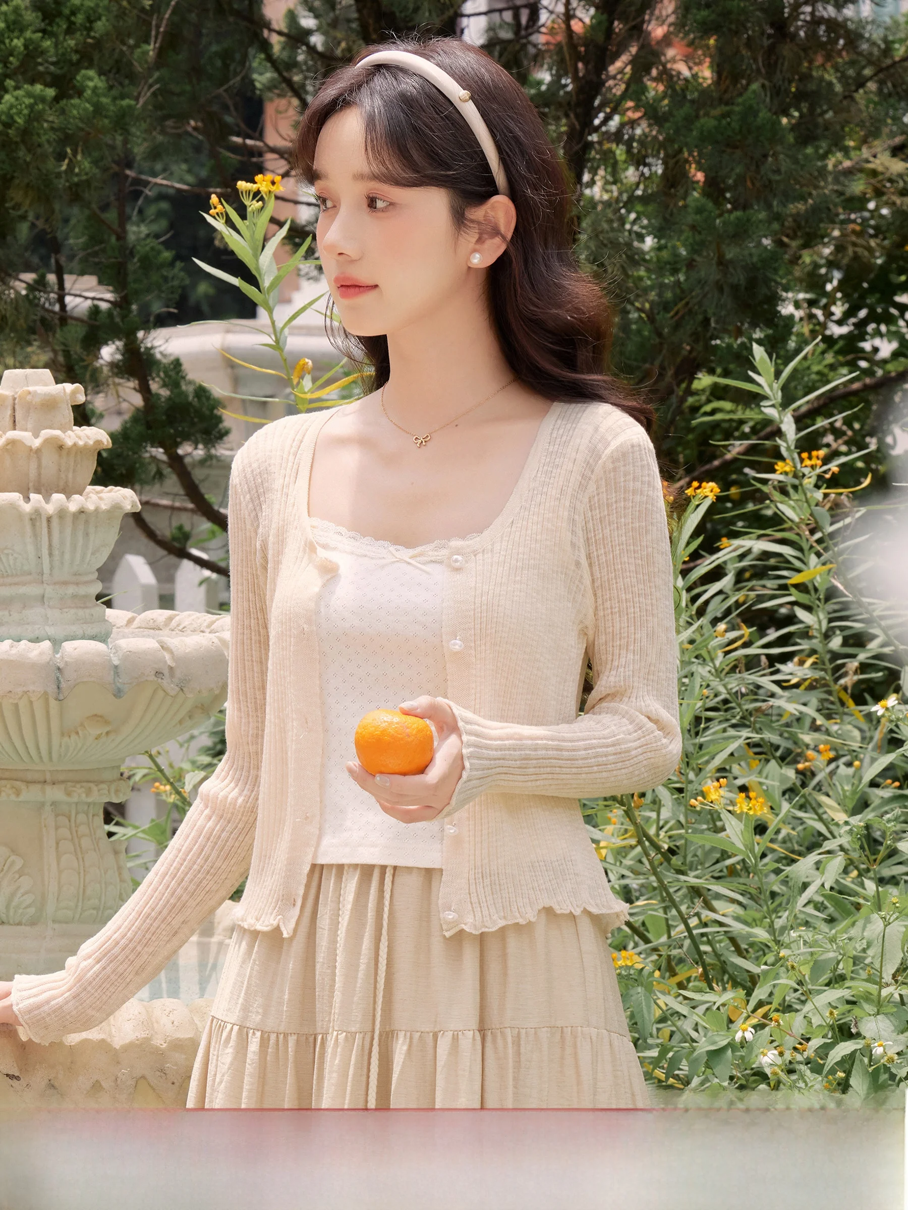 Lingqi 2024 Gentle Retro Thin Pearl Button Cardigan Small V-neck Slim fit Slimming Top Outerwear |