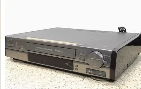 Бывший в употреблении видеомагнитофон JVC Hi-Fi высокоточное изображение PAL/NTSC