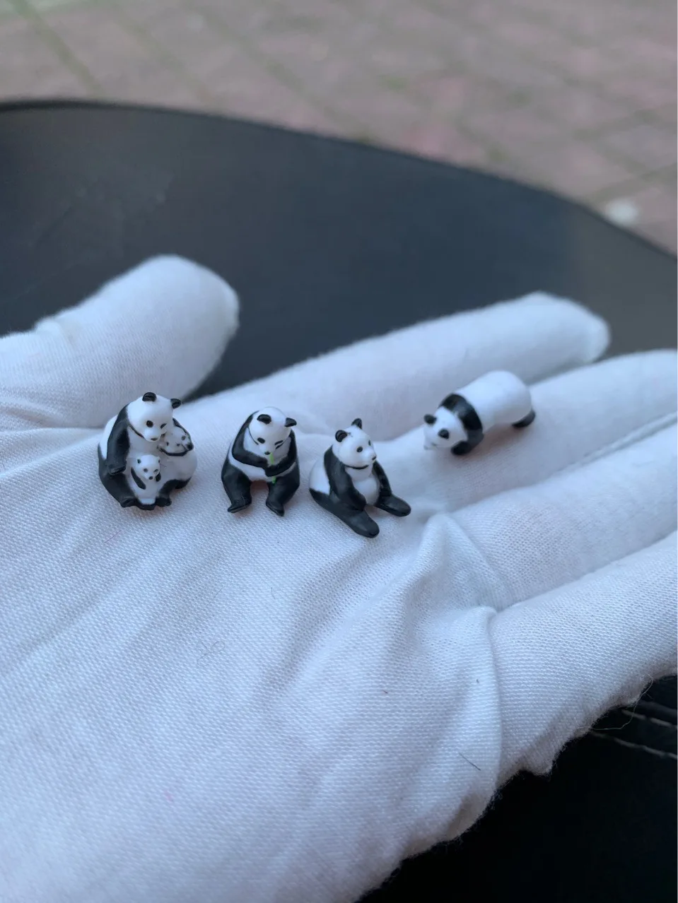 

50pcs/lot Pandas cute dolls 2cm capsule toy birthday gift for kids car decoration