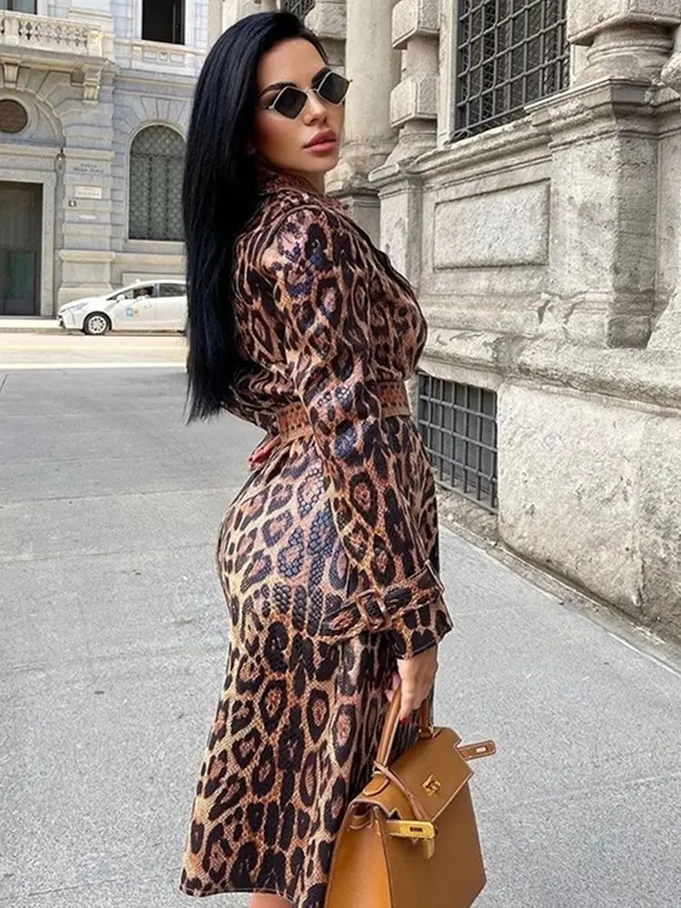 Женское пальто из лакированной кожи с принтом змеиной | Женская одежда