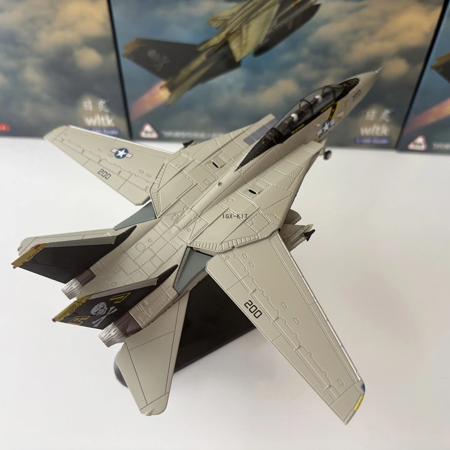 Фото Масштабная модель военного самолета F-14 Tomcat ВВС США (VF-84 Squadron) в масштабе 1:100, готовая коллекционная игрушка-украшение из литого металла №3
